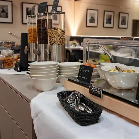 Neue Capitol فندق باد برلبورغ