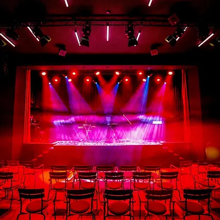 Neue Capitol فندق