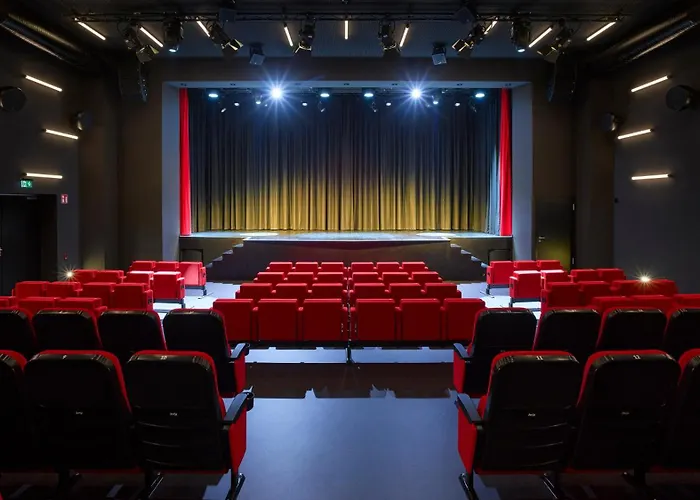 Neue Capitol Hotel *